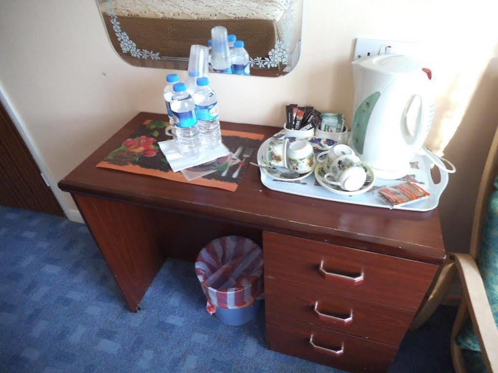 Fountain House Hotel Хейс Екстериор снимка